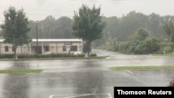 El huracán Isaías, de categoría 1, tocó tierra cerca de Ocean Isle Beach, Carolina del Norte, en la noche del lunes 3 de agosto de 2020.