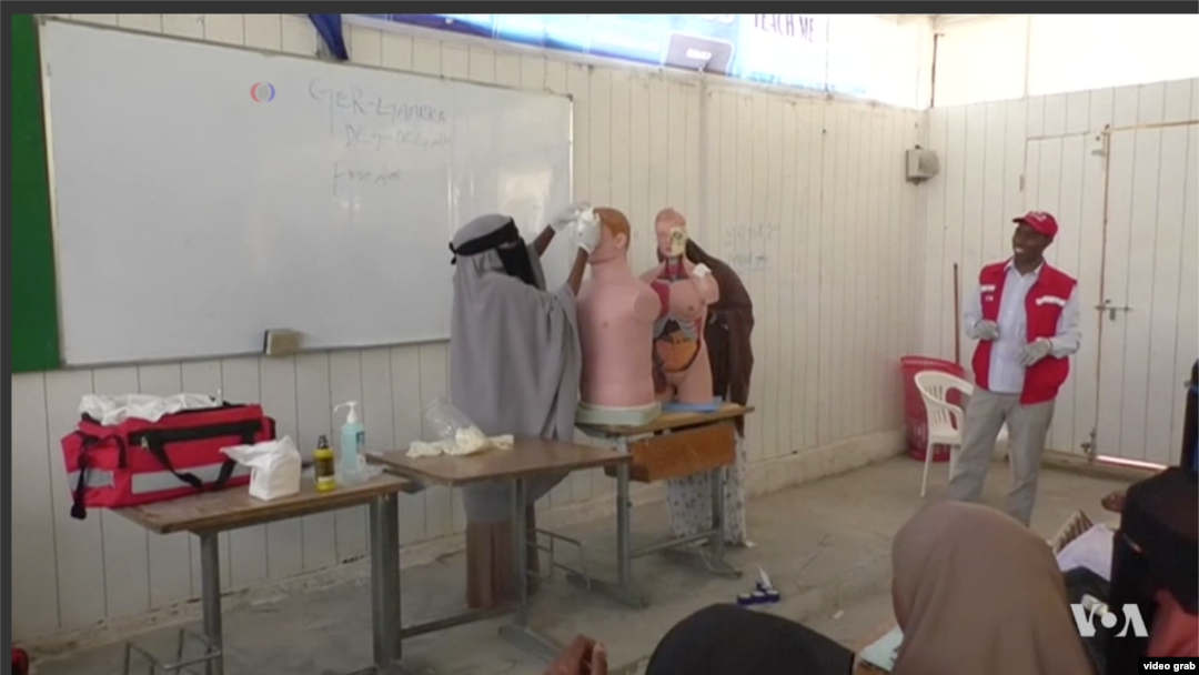 Pelatihan Pertolongan Pertama Bagi Warga Somalia (Foto: VOA/Videograb)