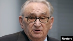 FILE - Social Democrat Egon Bahr delivers a speech during a conference on European Foreign and Security policy in Berlin, March 19, 2007. 