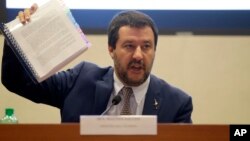 Menteri Dalam Negeri Italia yang dikenal anti migran, Matteo Salvini (foto: dok). 