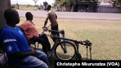 Des membres de l'association des handicapés à Bujumbura, Burundi, le 13 octobre 2017. (VOA/Christophe Nkurunziza)