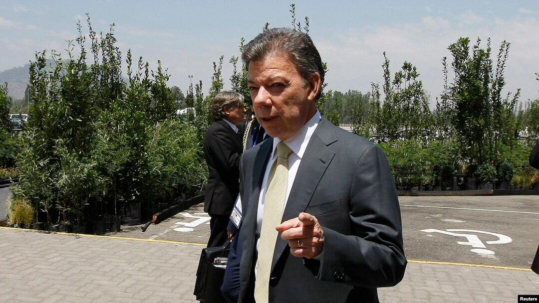 El presidente de Colombia, Juan Manuel Santos, sostiene que las FARC “no tienen una alternativa diferente” que no sea “firmar la paz”.