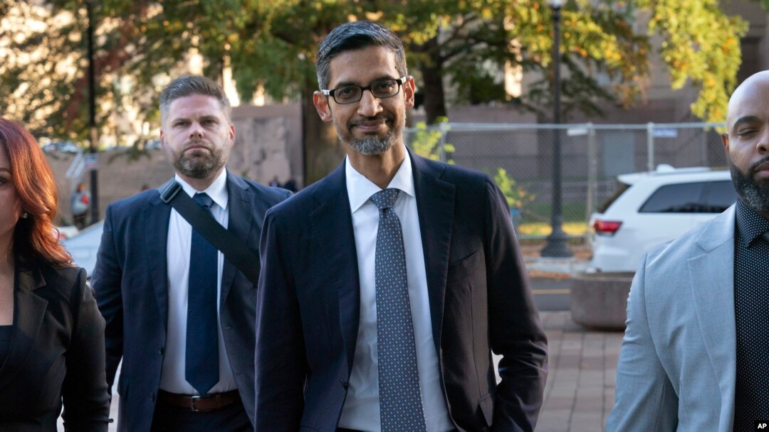 CEO Google Sundar Pichai ketika tiba di pengadilan federal di Washington, DC hari Senin (30/10). 