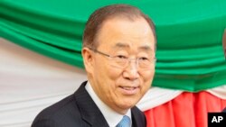 Le secrétaire général de l’ONU Ban Ki-moon lors d'une visite au Burundi, 2 février 2016