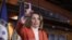 Pelosi, quien fue la primera mujer presidenta de la Cámara de Representantes. sirviendo de 2007 a 2011, está segura que puede ser líder de los legisladores demócratas nuevamente.