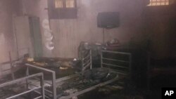 Sel deportasi di Wina, Austria, yang hangus terbakar (15/9). Enam laki-laki luka serius dan kini dirawat di rumah sakit setelah berupaya membakar kasur dan tempat tidur di sel deportasi di mana mereka ditahan.