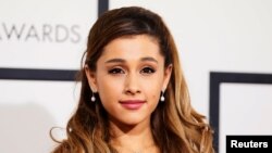 美国流行歌手爱莉安娜·格兰德（Ariana Grande） 在洛杉矶参加格莱美奖典礼（2014年1月）。