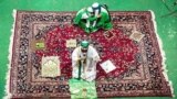 در روزهای ماه قمری محرم، مراسم عزاداری در شهرها و روستاهای ایران برگزار می شود. خبرگزاری فارس گزارش تصویری از &quot;اجرای تعزیه مسلم بن عقیل در روستای حصار خروان&quot; در بیست کیلومتری شهر قزوین دارد.<br />
عکس: میثم ملکی، فارس