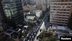 3월 5일 레바논 베이루트에서 미국·이스라엘과 이란 간의 갈등 속에 헤즈볼라와 이이스라엘의 교전이 격화되자, 이스라엘군의 대피 경고를 받은 남부 외곽 지역 주민들이 탈출에 나서며 베이루트 시내 교통 체증이 급증하고 있다.