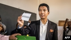 Le candidat à la présidentielle malgache, Andry Rajoelina, a voté à Antananarivo le 7 novembre 2018.