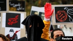 Protest against the Islamic regime of Iran following the death of Mahsa Amini, in Istanbul