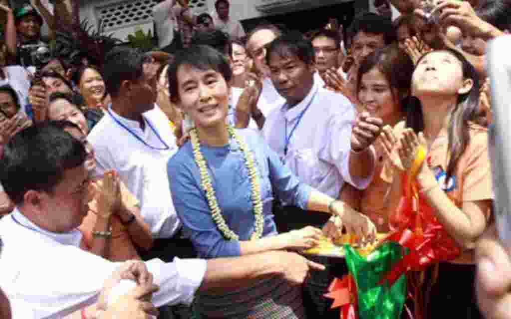 26. - Aung San Suu Kyi, incono de la democracia en Myanmar.