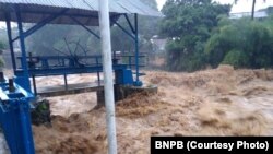 Debit air di Bendungan Katulampa mencapai Siaga Satu, atau level tertinggi banjir pada Senin, 5 Februari 2018, akibat hujan deras di Bogor sejak Minggu, 4 Februari 2018. (Foto:BNPB)