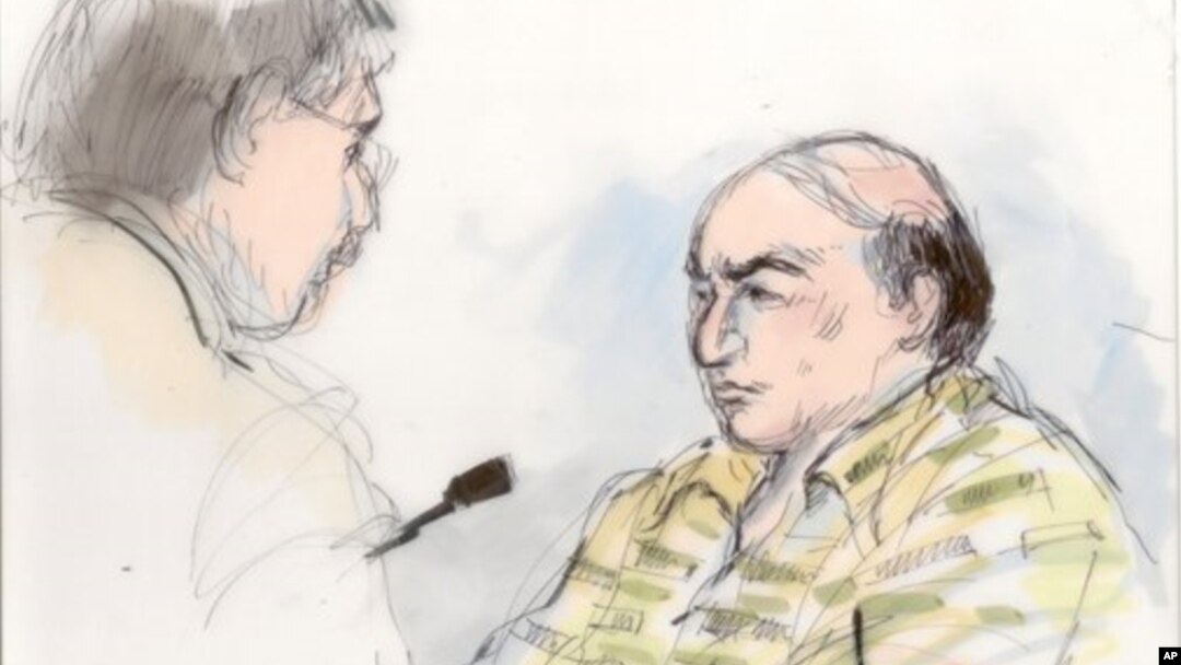 Gambar sketsa pengadilan ini menunjukkan Nakoula Basseley Nakoula sedang berbicara dengan pengacaranya, Steven Seiden (kiri) (27/9). Hakim Federal AS, Segal memerintahkan penahanan tanpa pembebasan dengan uang jaminan atas Nakoula, karena pernah melanggar masa percobaan hukuman tahun 2010.