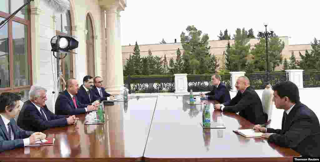 아르메니아와 아제르바이잔이 분쟁지역 나고르노-카라바흐를 놓고 교전 중인 가운데 메블뤼트 차우쇼을루 터키 외교장관이 아제르바이잔 수도 바쿠에서 일함 알리예프 대통령을 만나 휴전을 촉구했습니다.