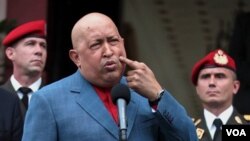 Presiden Venezuela Hugo Chavez banyak dikecam karena langkahnya menasionalisasi perusahaan-perusahaan minyak asing di Venezuela.