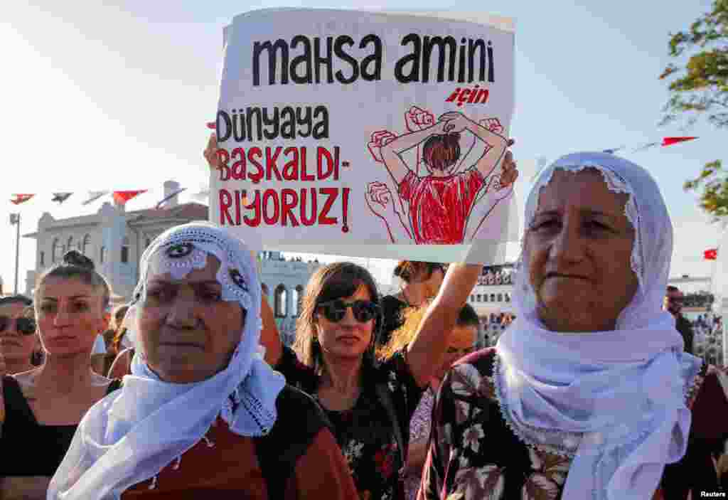 &nbsp;تجمع&zwnj; اعتراضی در استانبول به مناسبت نخستین سالگرد کشته شدن مهسا امینی در بازداشت گشت ارشاد (شنبه ۲۵ شهریور ۱۴۰۲)
