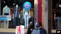 A shopper takes a break amid the COVID-19 pandemic on The Promenade Wednesday, June 9, 2021, in Santa Monica, Calif. (AP Photo/Marcio Jose Sanchez)