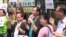 港人游行抗议中国政府抓捕维权律师