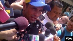 Henrique Capriles tomó la palabra en la concentración en Caracas y prometió la liberación de Leopoldo López, preso en una cárcel militar. [Foto: @alvaroalgarra]. 