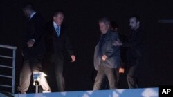 Former Brazilian president Luiz Inacio Lula da Silva, second right, arrives at the Federal Police Department in Curitiba, Brazil, April 7, 2018.