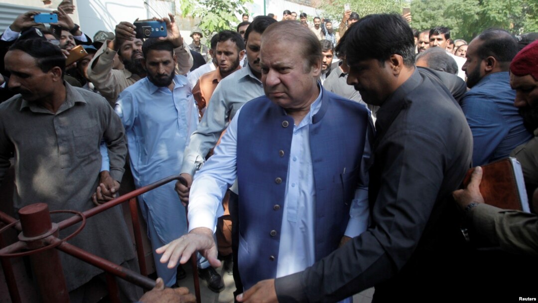 پاکستان کے سابق وزیر اعظم نواز شریف (فائل فوٹو)