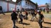 Para pengunjuk rasa di luar gedung DPRD di Kendari, Sulawesi Tenggara, 26 September 2019. (Foto: Antara via Reuters)