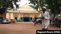 La mosquée centrale du quartier KM5 de Bangui, en République centrafricaine, 6 Avril 2014, photo Bagassi Koura, VOA.