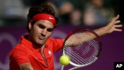 Federer membutuhkan satu kemenangan lagi untuk merebut medali pertama Olimpiade dalam nomor tunggal selama karirnya (foto, 2/8/2012).