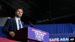 El candidato republicano a la vicepresidencia, el senador JD Vance, republicano por Ohio, habla en un evento de campaña, el martes 17 de septiembre de 2024 en Eau Claire, Wisconsin (Foto AP/Abbie Parr)