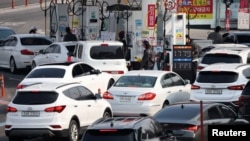 중동발 에너지 위기에 지난달 26일 한국의 휘발유 가격은 리터당 1779원으로 치솟았다. (사진: 로이터)