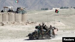 El Talibán inmediatamente reinvidicó el ataque, que dijo fue llevado a cabo por combatientes suyos que habían infiltrado el ejército afgano.