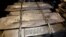 Aluminium batangan terlihat disimpan di bengkel peleburan aluminium Rusal Krasnoyarsk di Krasnoyarsk. (Foto: Reuters)