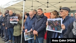 Fransa’nın başkenti Paris ve banliyölerinde örgütlü Alevi dernekleri Suriye Alevileri’ne ve diğer azınlıklara yönelik baskı ve şiddet eylemlerini kınadı. 