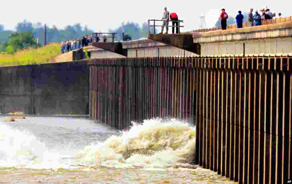 Members of the U.S. Army Corps of Engineers open the Morganza Spillway in Morganza, Louisiana. (Reuters/Sean Gardner)