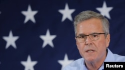 Mantan gubernur Florida dan kandidat calon presiden Partai Republik untuk 2016, Jeb Bush, dalam sebuah konferensi di Nashua, New Hampshire (17/4). (Reuters/Brian Snyder)