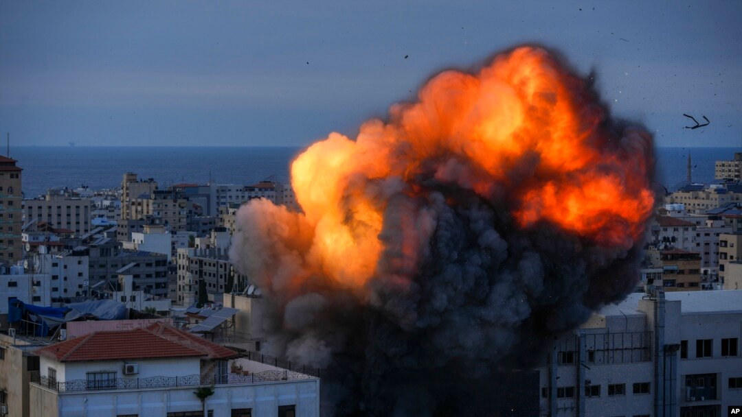 Forças de Defesa de Israel reagem a mísseis e atacam Exército sírio