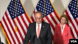 参议院多数党领袖舒默(Senate Majority Leader Chuck Schumer, D-NY)2021年6月8日在国会山召开记者会接受媒体提问。(美国之音记者李逸华拍摄)