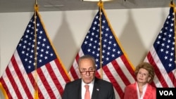 參議院多數黨領袖舒默(Chuck Schumer, D-NY)2021年6月8日在國會山召開記者會接受媒體提問(美國之音記者李逸華拍攝)