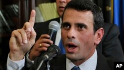 Capriles se reunió con legisladores colombianos a quienes ratificó su posición de no reconocer el gobierno de Maduro.