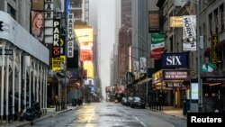 د ګل، دوشنبې، په ورځ د جامو دریو لویو دوکانونو مېسيزو کولز او ګېپ وویل په مجموعي توګه یې ۲۹۰۰۰۰ کارکونکي د کار څخه لېرې کړي دي. د دغو دریو نه علاوه نورو دوکانونو هم ویلي چې د زرګونو په شمیره کې کارکونکي کې یې رخصت کړي دي