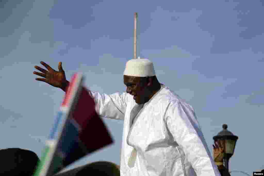 An gudanar da bikin rantsar da sabon shugaban kasar kasar Gambia, Adama Barrow, Fabrairu 18, 2017.