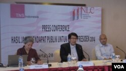 Konferensi pers hasil survei National Leadership Center (NLC) bersama dengan lembaga riset internasional Taylor Nelson Sofres (TNS). (VOA/Andylala Waluyo)