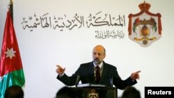 Perdana Menteri Yordania, Omar al-Razzaz dalam konferensi pers di Amman, 9 April 2019. (Foto: dok). 