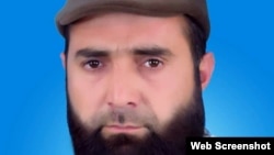 هارون خان د يو ځايي ټي وي چېنل او ورځپاڼې سره دنده ترسره کوله.