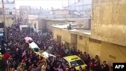 Suriye'de 17 Protestocu Öldürüldü