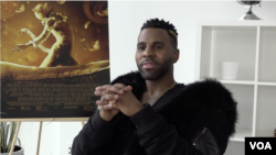 El actor estadounidense Jason Derulo durante una entrevista con la Voz de América en Miami (Foto: Antoni Belchi/VOA)