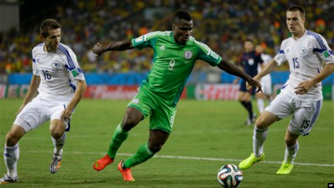 Trận đấu giữa đội bóng Bosnia (áo trắng) và đội bóng Nigeria trên sân Arena Pantanal ở Cuiaba, Brazil, 21/6/14