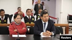 El expresidente de Perú, Alejandro Toledo, asiste a una audiencia en la Corte Nacional de Justicia Penal Especializada, luego de ser extraditado a Perú, en esta foto divulgada el 23 de abril de 2023. [Foto: Archivo personal del exvicepresidente David Waisman].