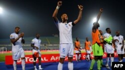 L'équipe des Léopards saluent leurs supporters après le match entre le Zimbabwe et la RDC lors de la CAN-2019 au Caire le 30 juin 2019.